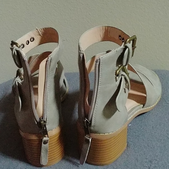 Grey sandals - Picture 3 of 5